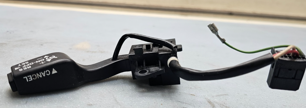 🔥03-08 Toyota Corolla Matrix Vibe Steering Wheel Cruise control Switch Assembly