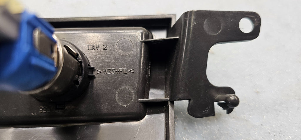 🔥2004-2008 CHRYSLER PACIFICA CENTER DASH POWER OUTLETS OEM