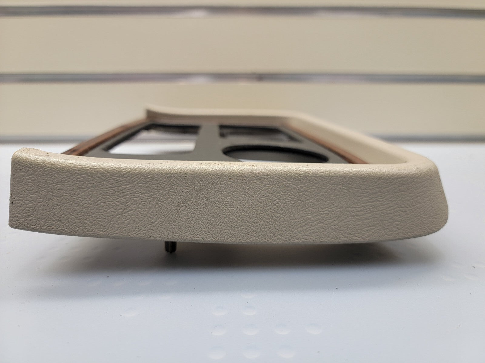02-06 Cadillac Escalade Radio Dash Trim Bezel with Clock 15072628 gray/woodgrain