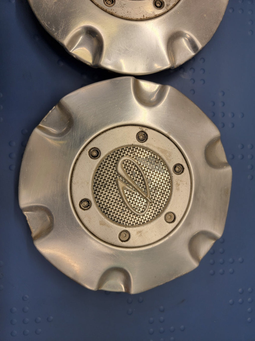 2002-2004 Oldsmobile Bravada Wheel Center Caps set OEM