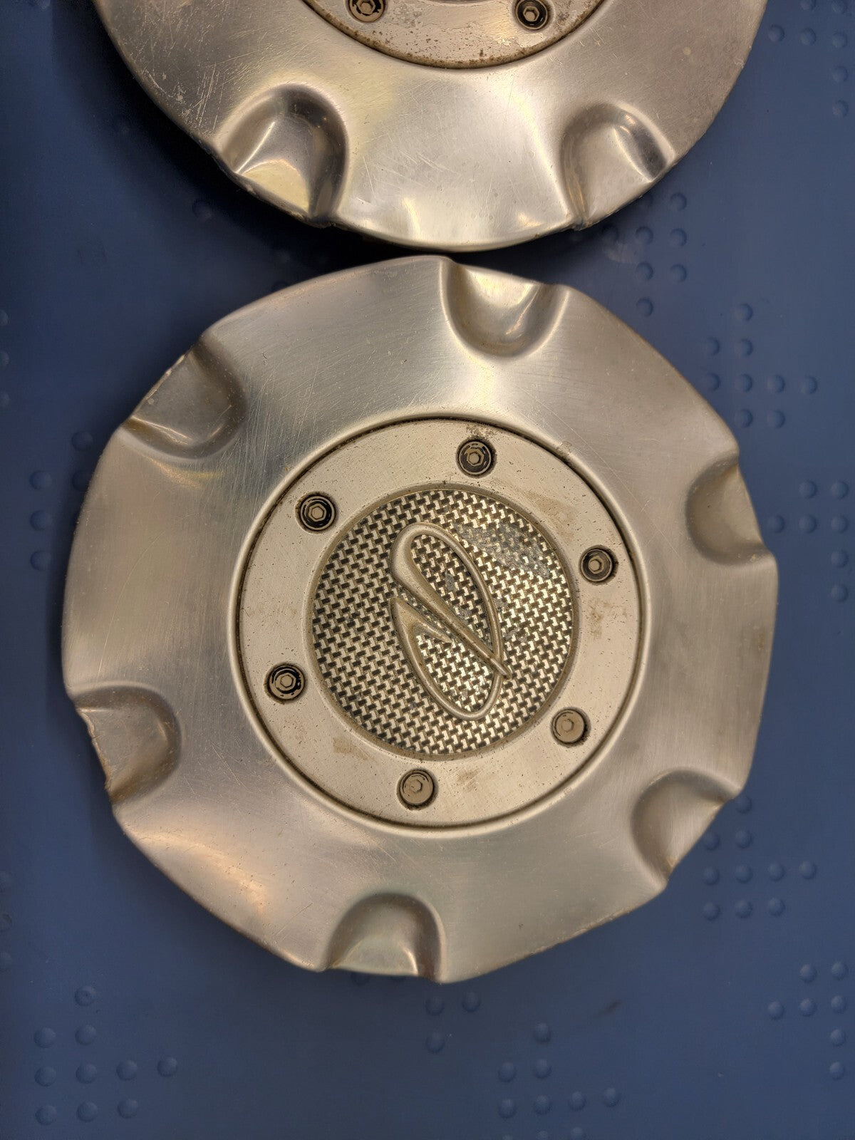 2002-2004 Oldsmobile Bravada Wheel Center Caps set OEM
