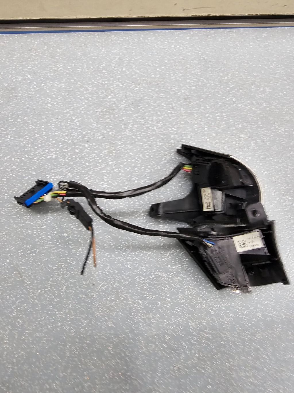 06-09 Pontiac G6 Steering Wheel Radio Cruise Control Switch Push Button Assembly