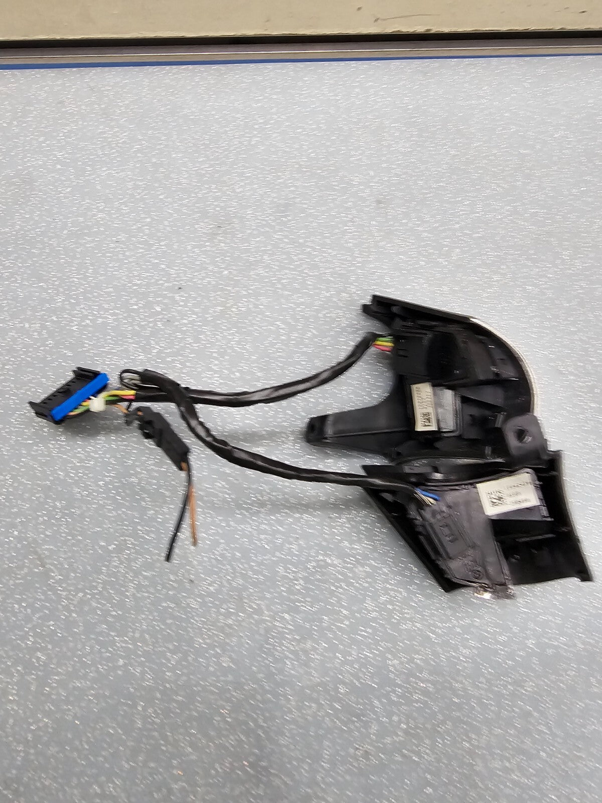 06-09 Pontiac G6 Steering Wheel Radio Cruise Control Switch Push Button Assembly