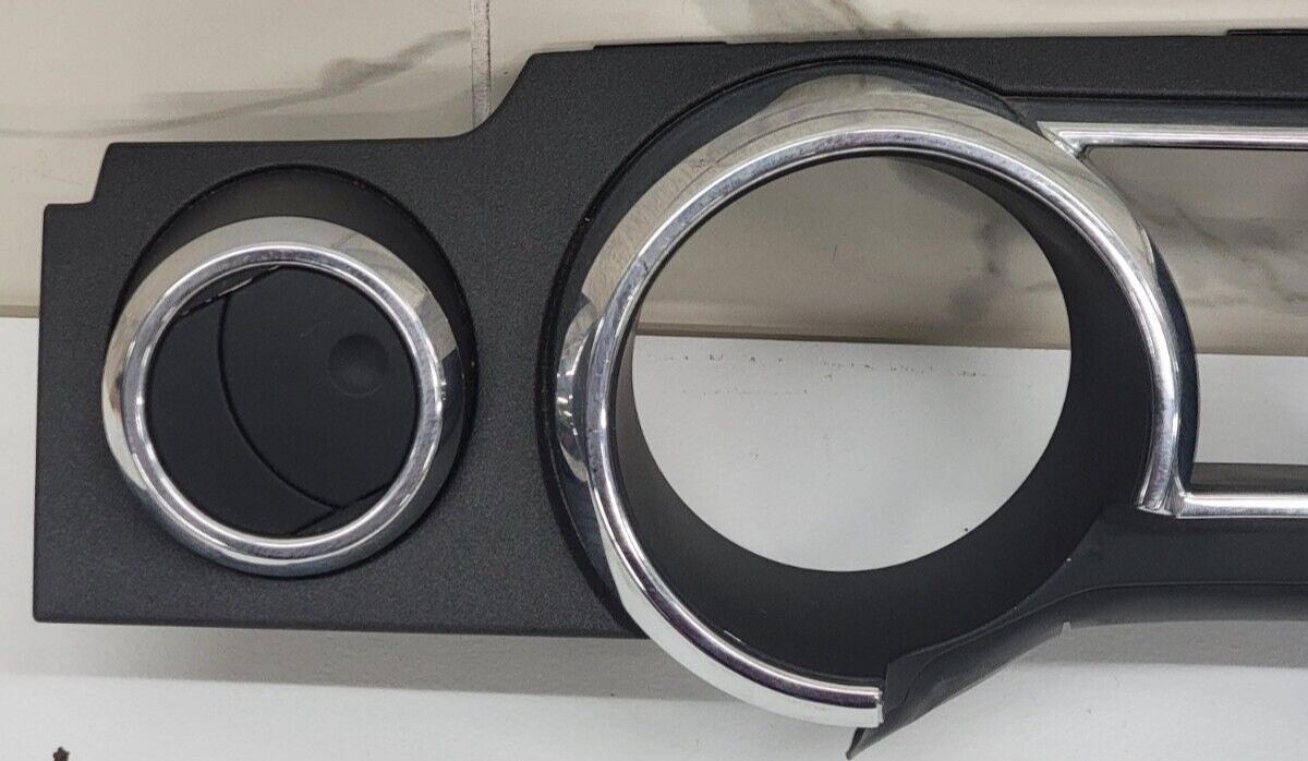 🔥05-09 Mustang Dash Instrument Cluster Bezel Speedometer Trim Chrome/Black C32
