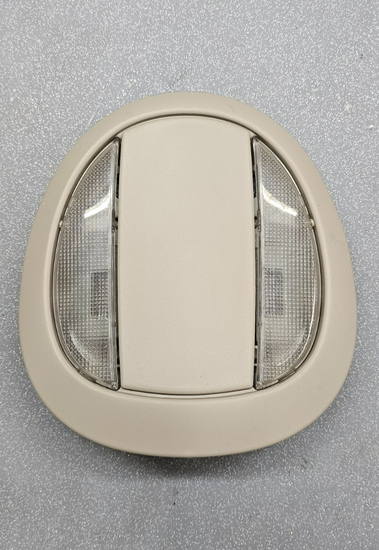 🔥01-07 Grand Caravan Town Country Overhead Console Dome Map light Assembly Tan