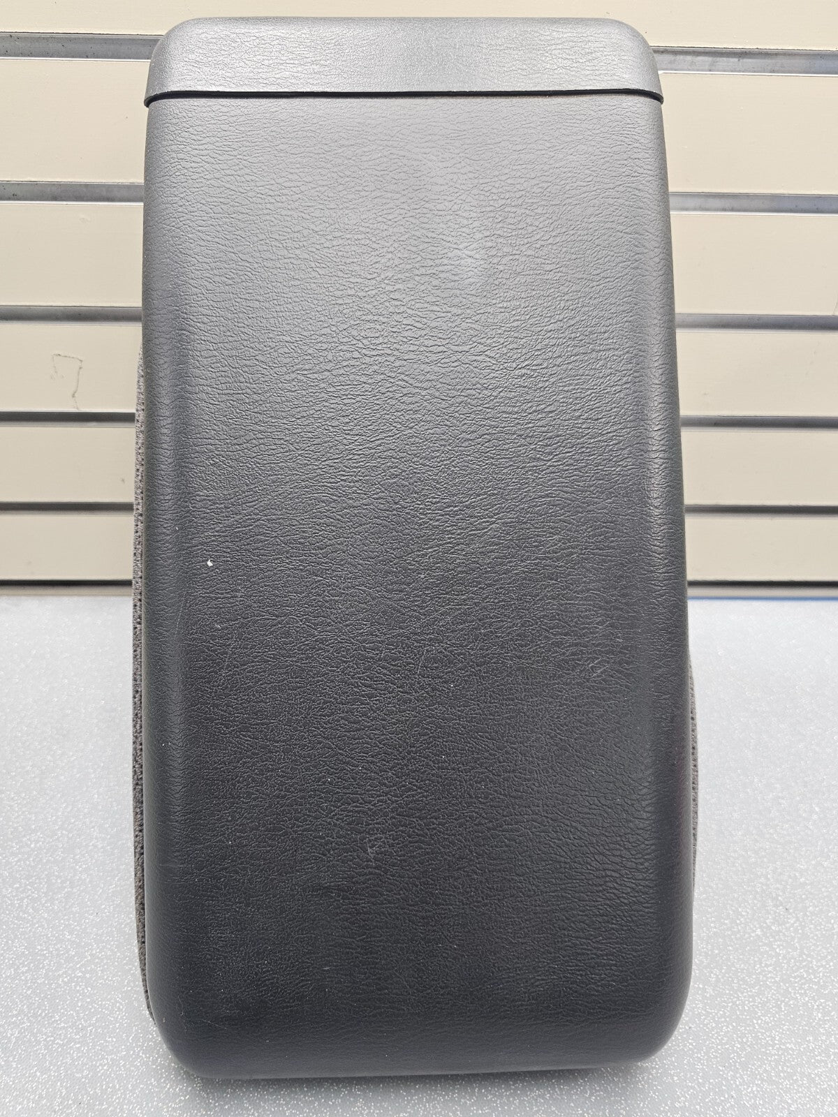 97-04 Dodge Dakota Center Middle Console Arm Rest Jump Seat Leather/Cloth BLACK