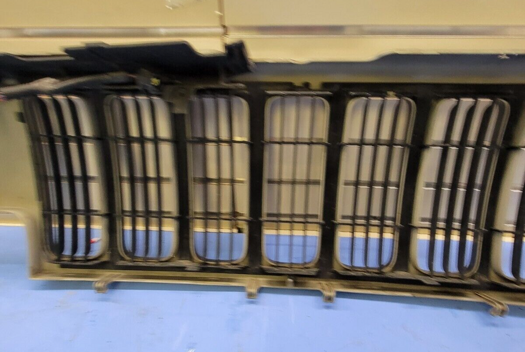 🔥02-04 Jeep Liberty KJ Top Upper Grille Assembly Chrome Genuine Gray OEM