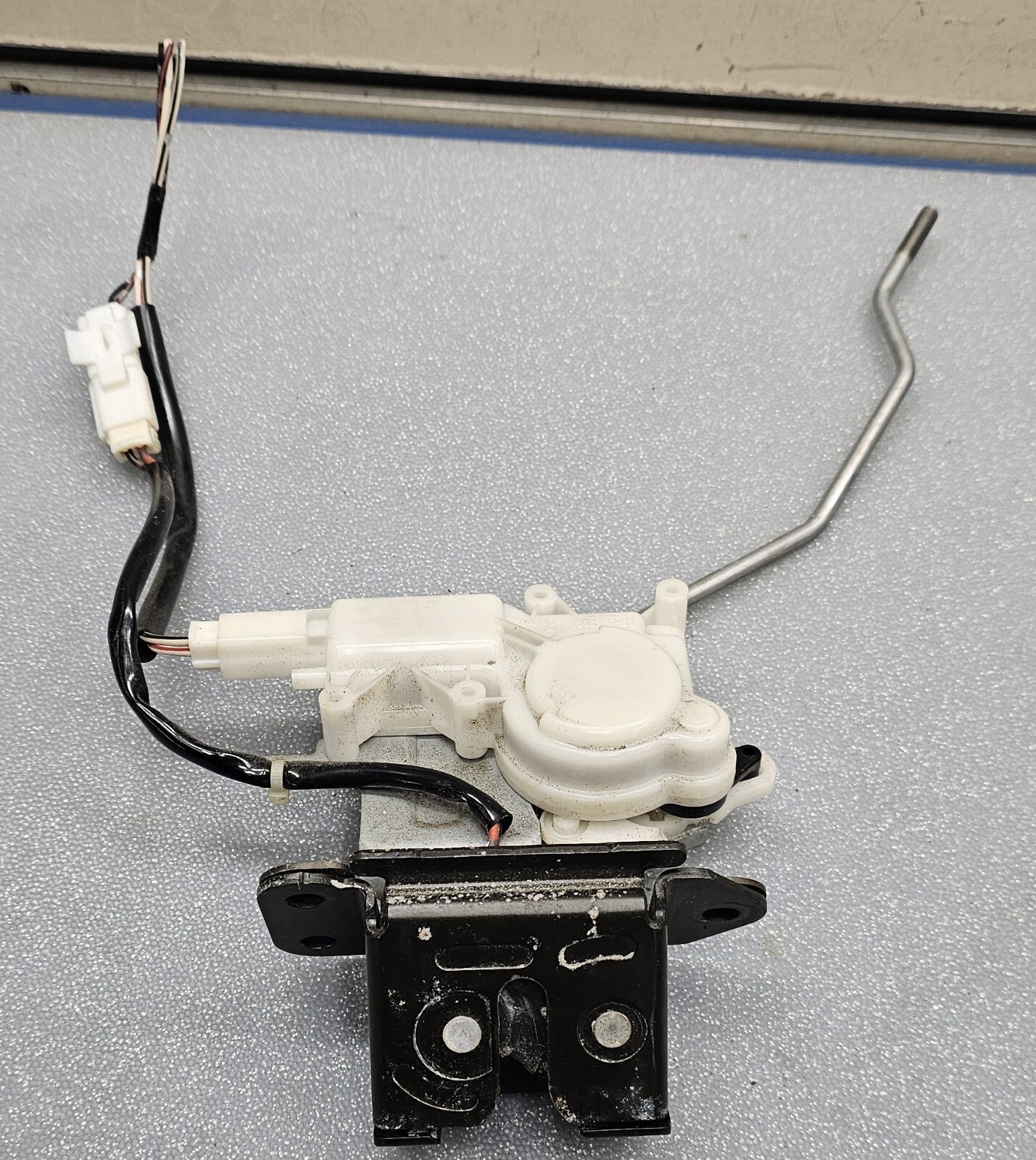 07-12 Mazda CX-7 Rear Gate Latch Tailgate Liftgate Trunk Lock Actuator Assembly