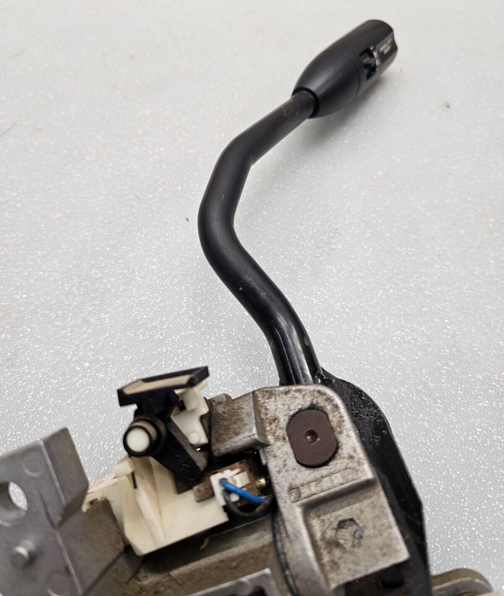 04-15NissanTitan Steering Column Automatic Shifter Assembly Transmission Control