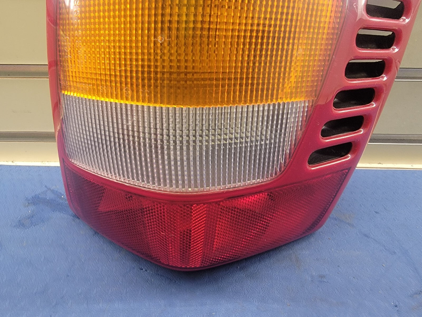 🔥1999-2004 Jeep GRAND Cherokee Rear Passenger Side Tail Light Right OEM