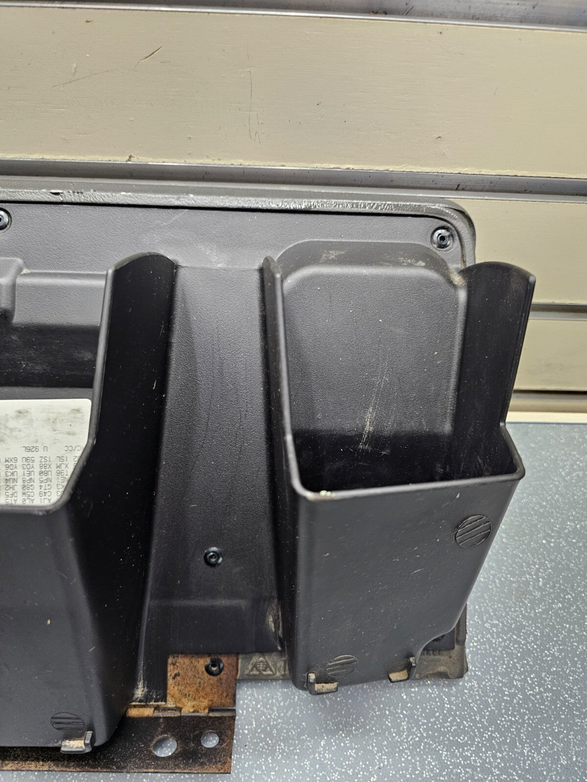 99-06 SILVERADO SIERRA Dash GLOVE BOX Storage Compartment Assembly DARK GRAY G3