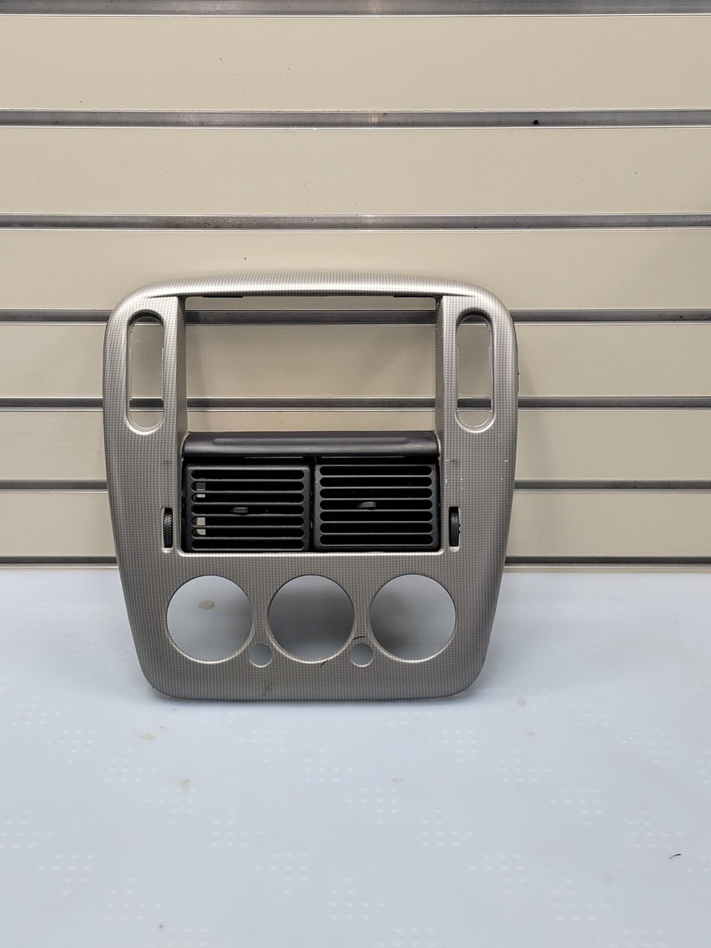 02-05 FORD EXPLORER RADIO AUDIO CLIMATE TEMPERATURE CONTROL BEZEL TRIM silver
