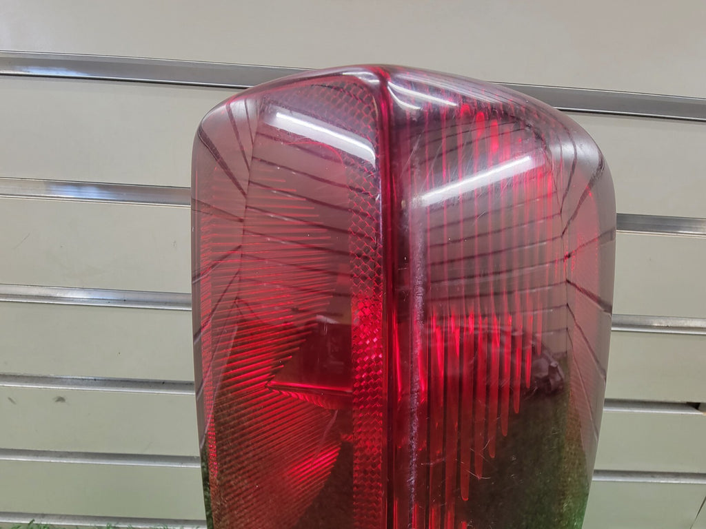 🔥02-06 Cadillac Escalade Right Passenger Rear Tail Light Lamp Chrome Assembly