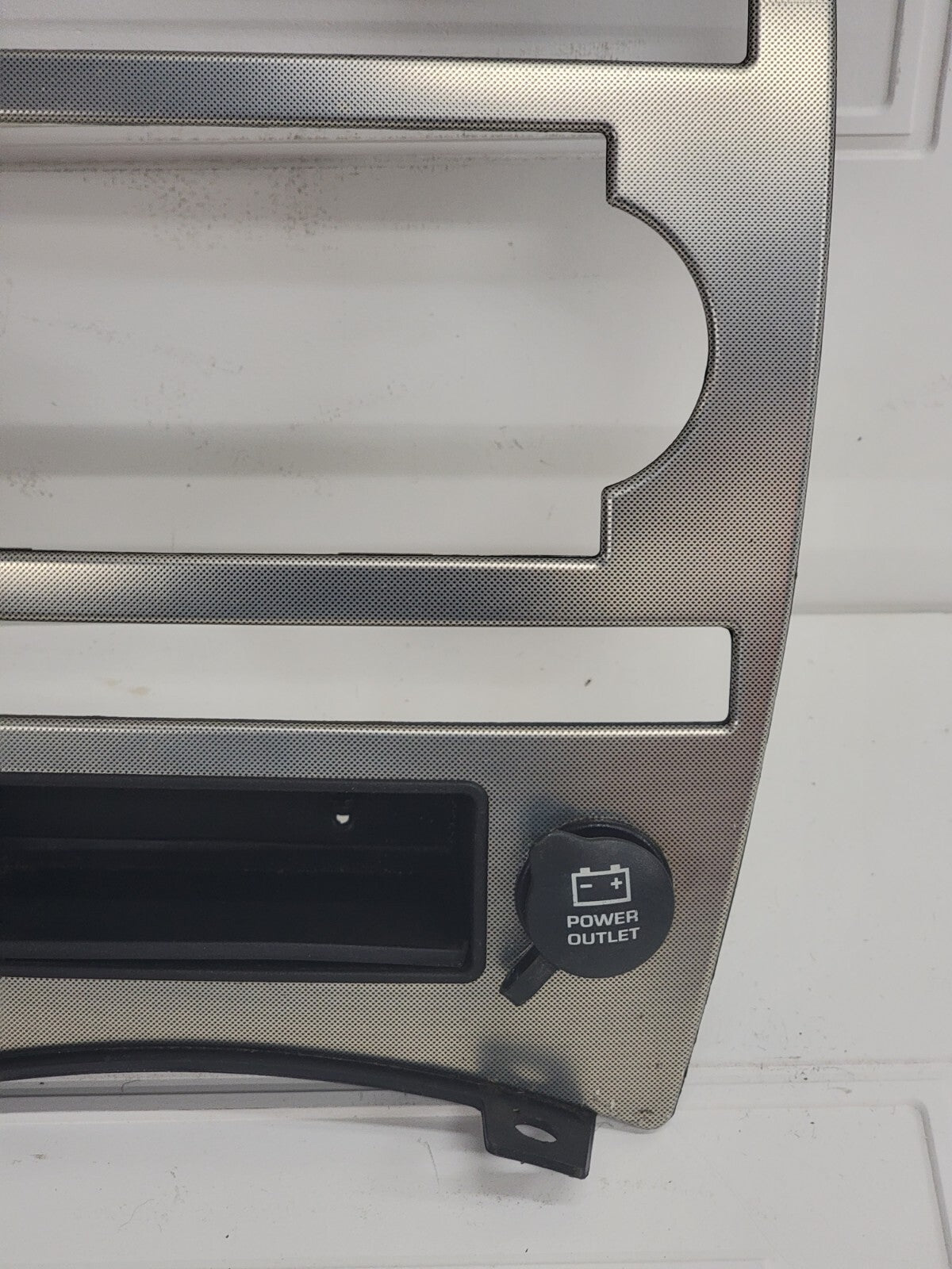 🔥2005-2006 JEEP GRAND CHEROKEE DASH PANEL RADIO SURROUND TRIM BEZEL OEM B70