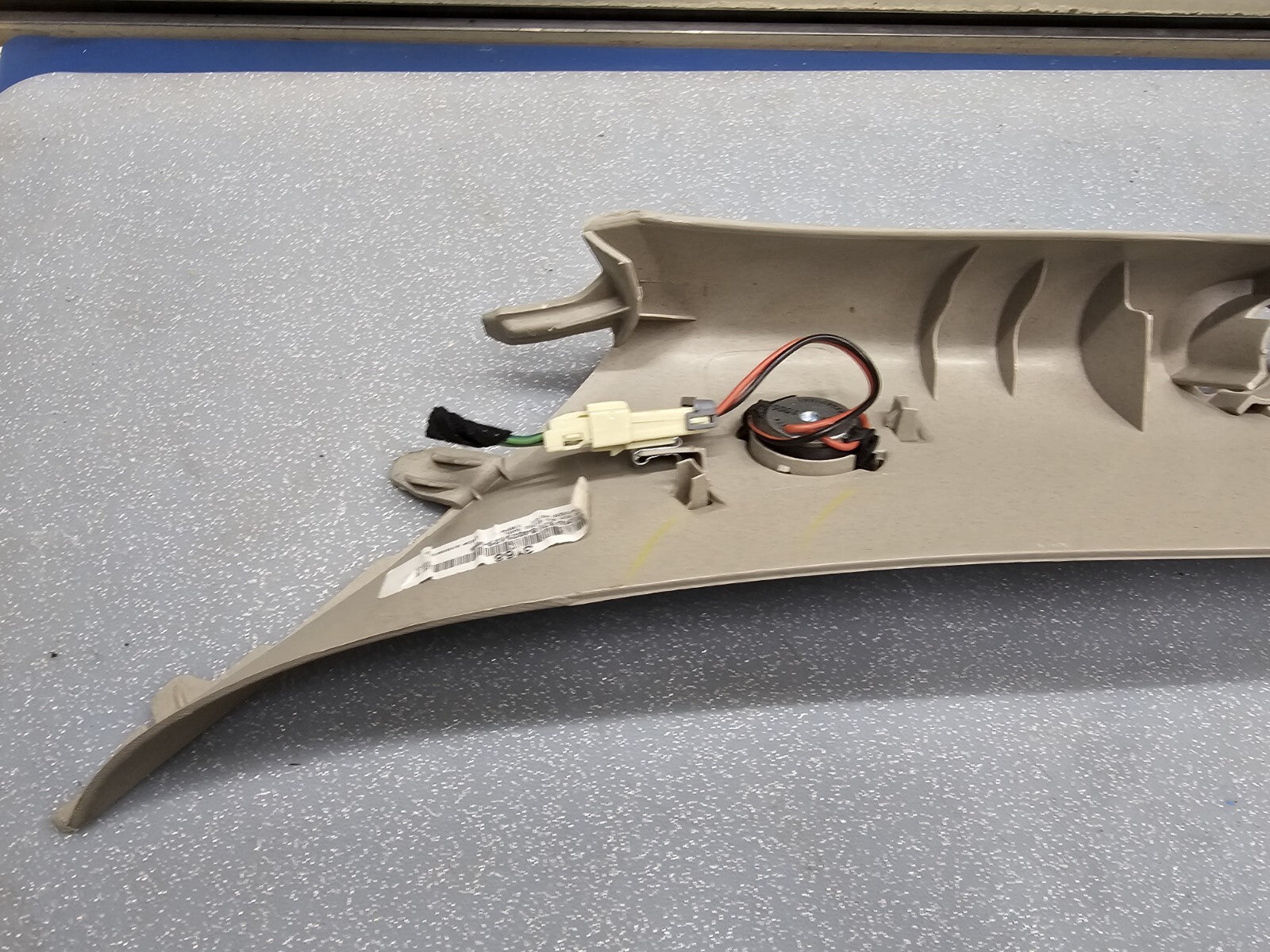 🔥07-13 Silverado Sierra A Pillar Roof Molding Right Speak LIGHT GRAY P2 BOSE