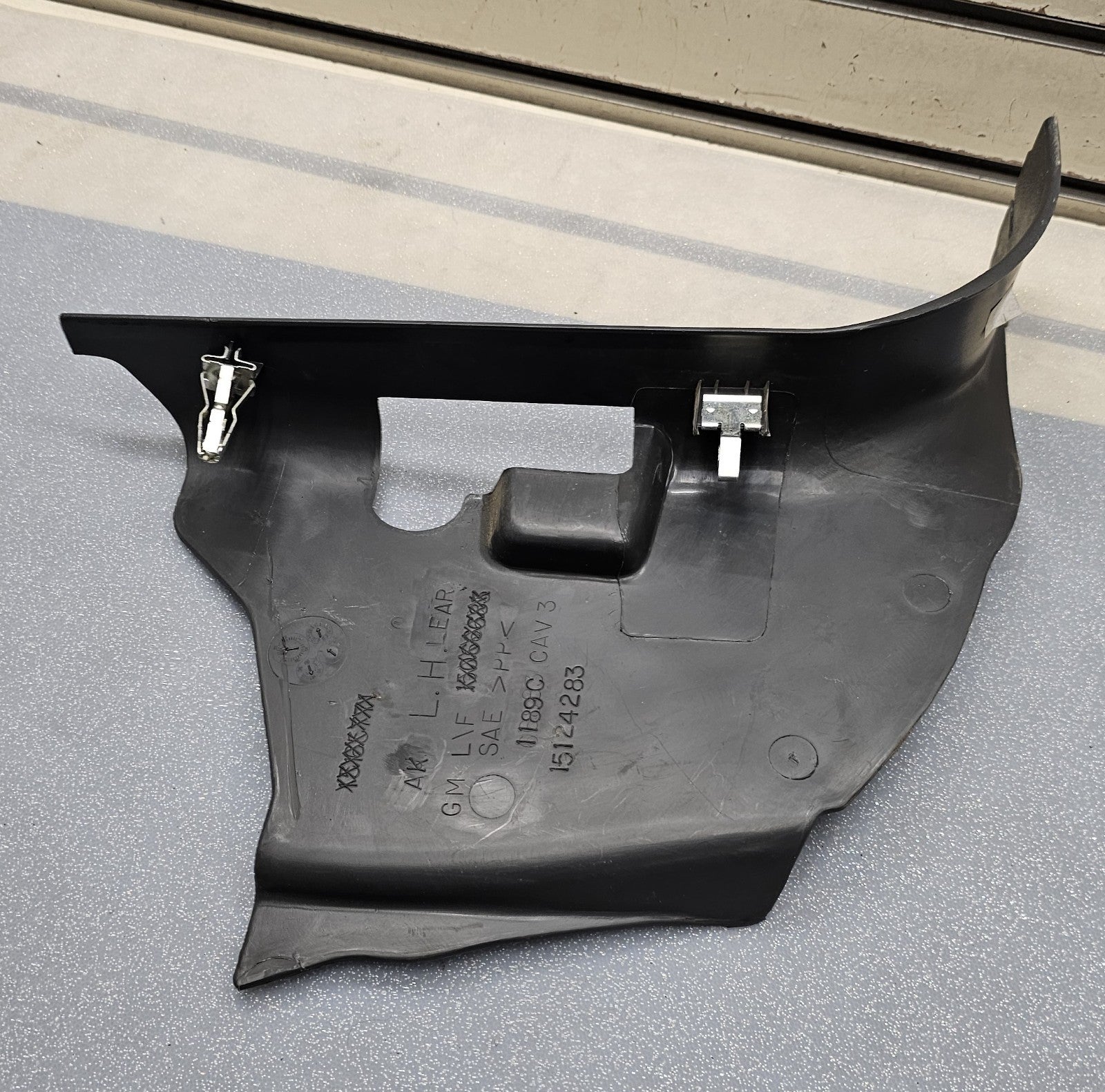 🔥99-06 SILVERADO SIERRA LEFT DRIVER KICK LOWER TRIM PANEL HOOD PROP BLACK