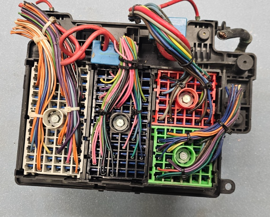 🔥99-02 Silverado Sierra Fuse Box Relay Junction Engine Integrated Power Module