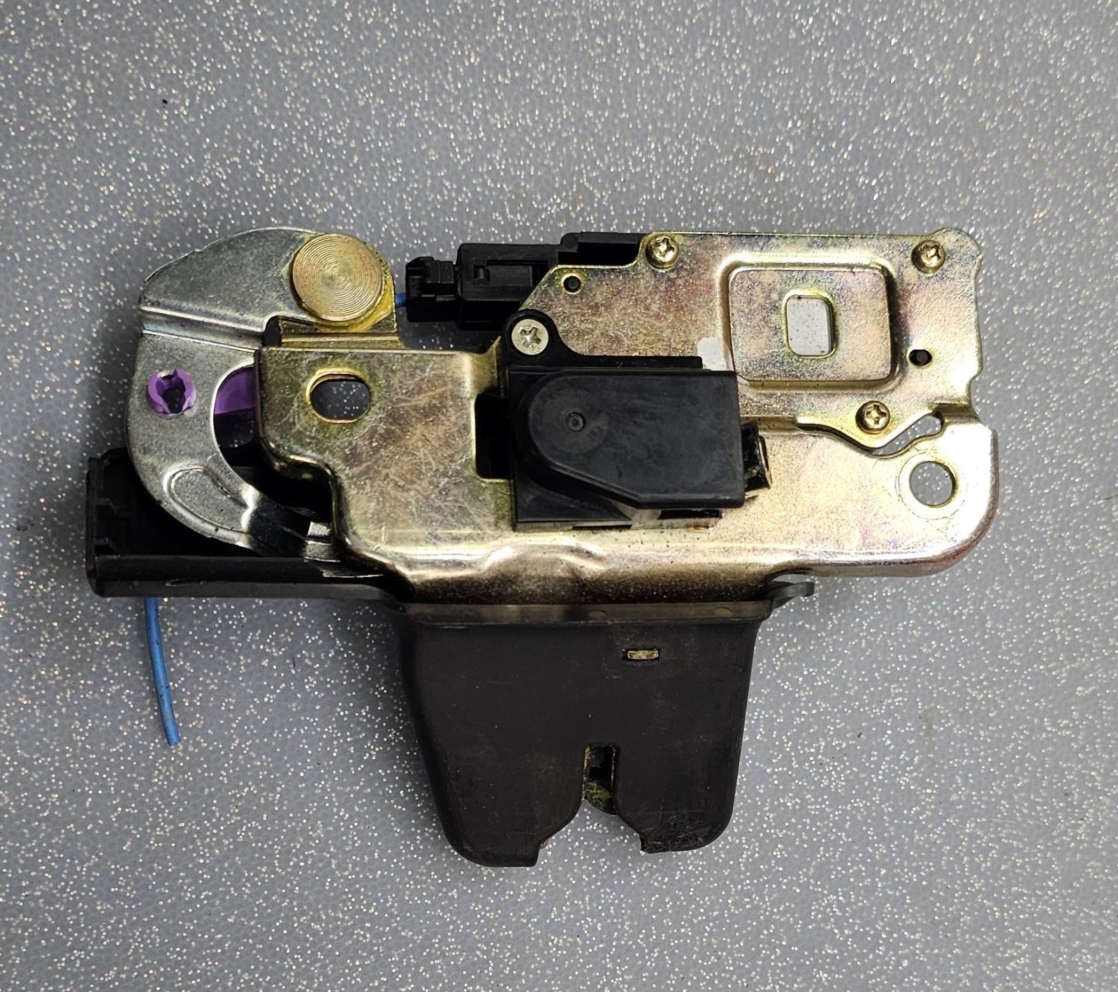 🔥00-04 Avalon Trunk Latch Deck Lid Door Lock Actuator Luggage Compartment OEM