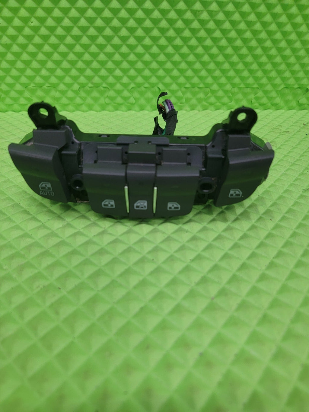 07-08  Chevrolet Equinox Door Window Switch Front Standard DWS-309 fits Black