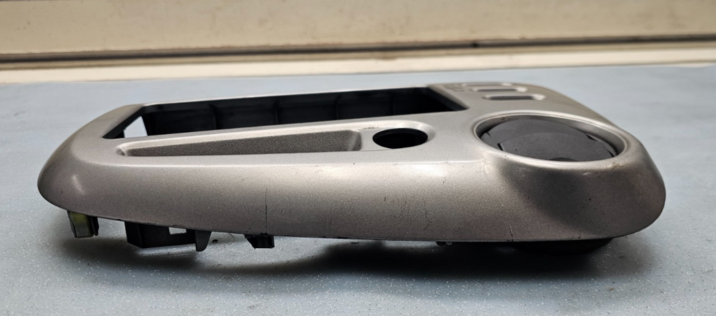🔥2003-2008 Toyota MATRIX / Pontiac VIBE Center Dash Radio Bezel Trim Silver B26