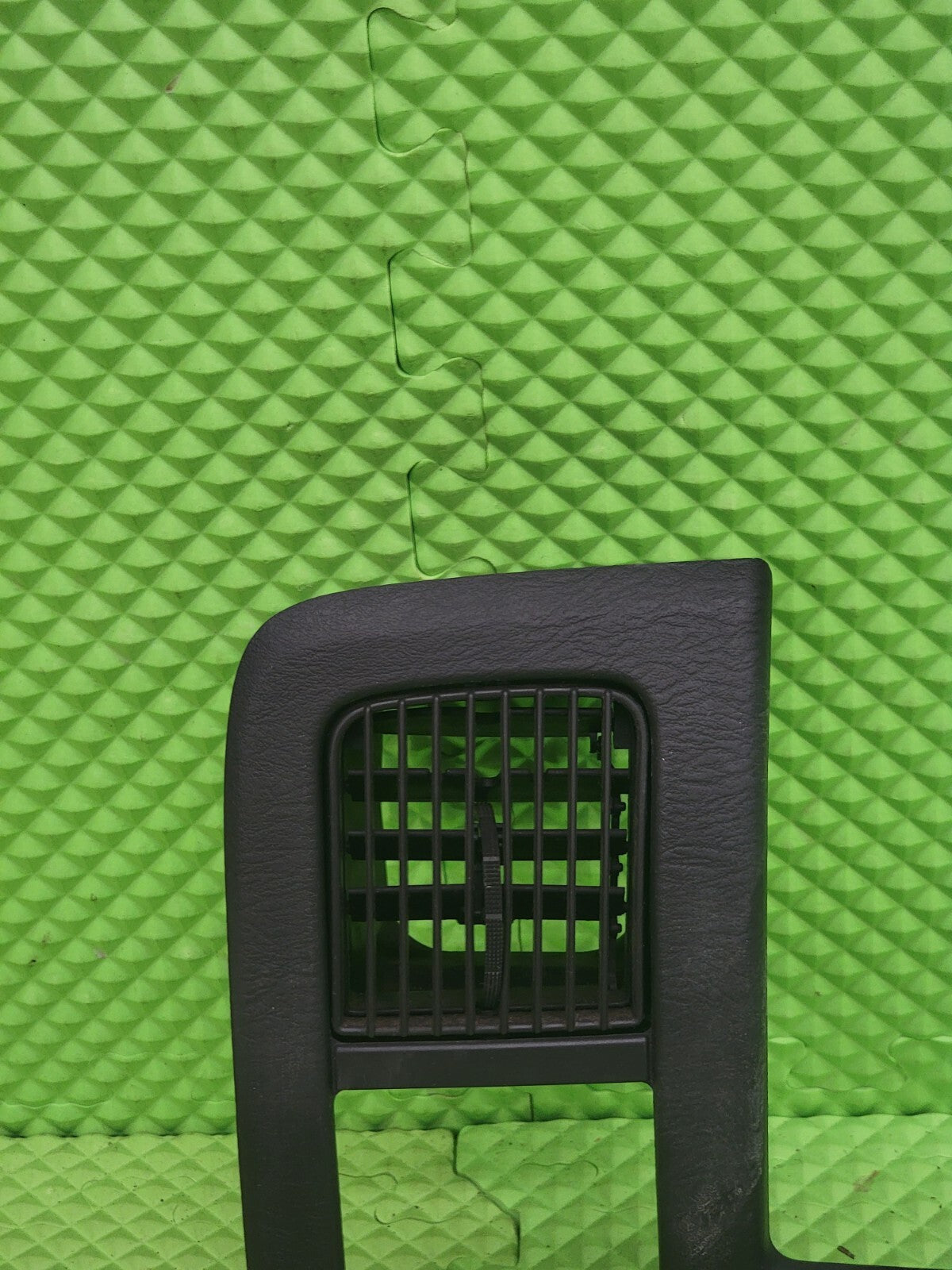 02-05 Dodge RAM Front Left Driver Side A/C Heat Air Vent Taupe BLACK VT7