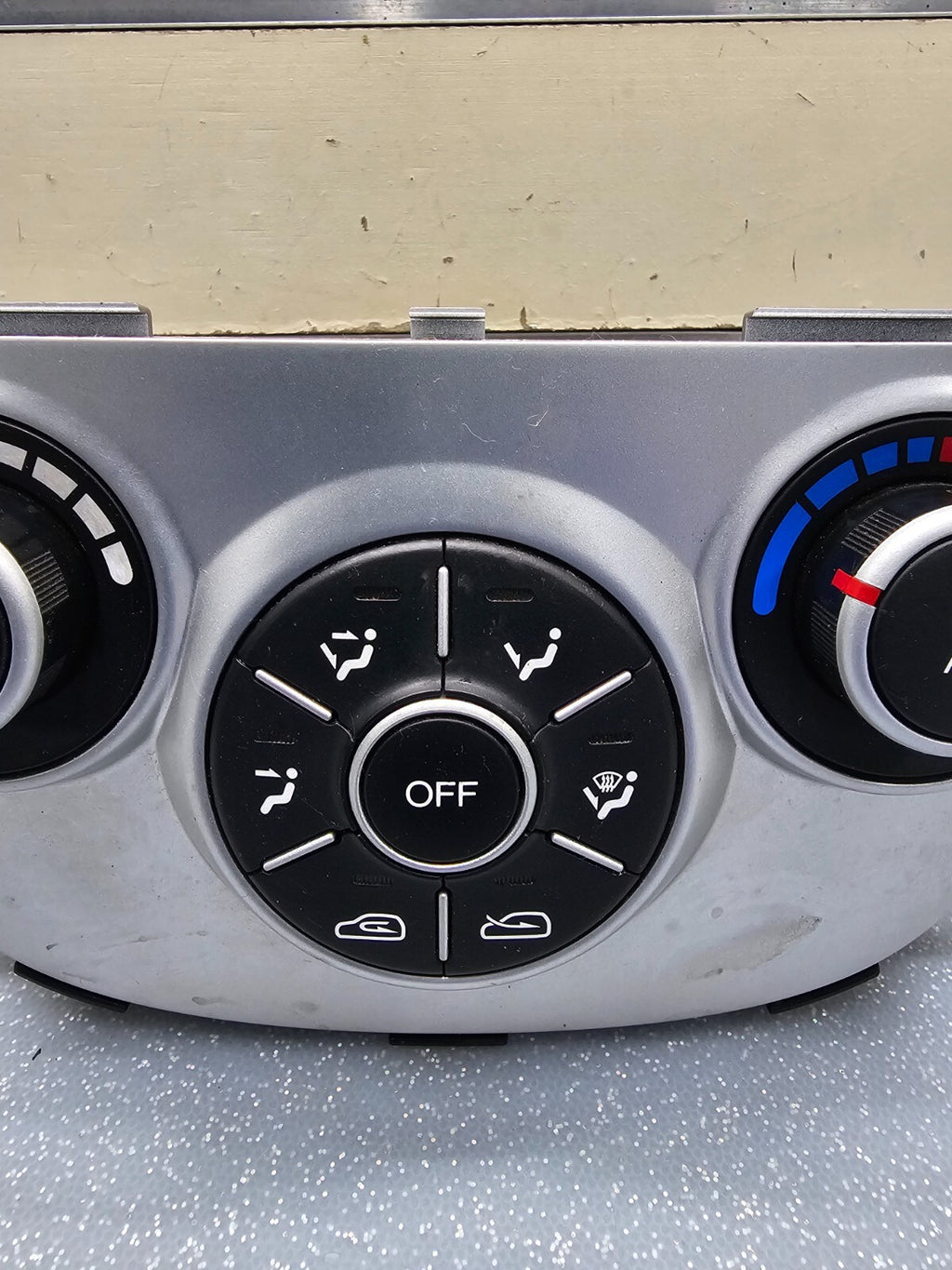 10-12 HYUNDAI SANTA FE Dash AC Heater Temperature Climate Control Conditioner