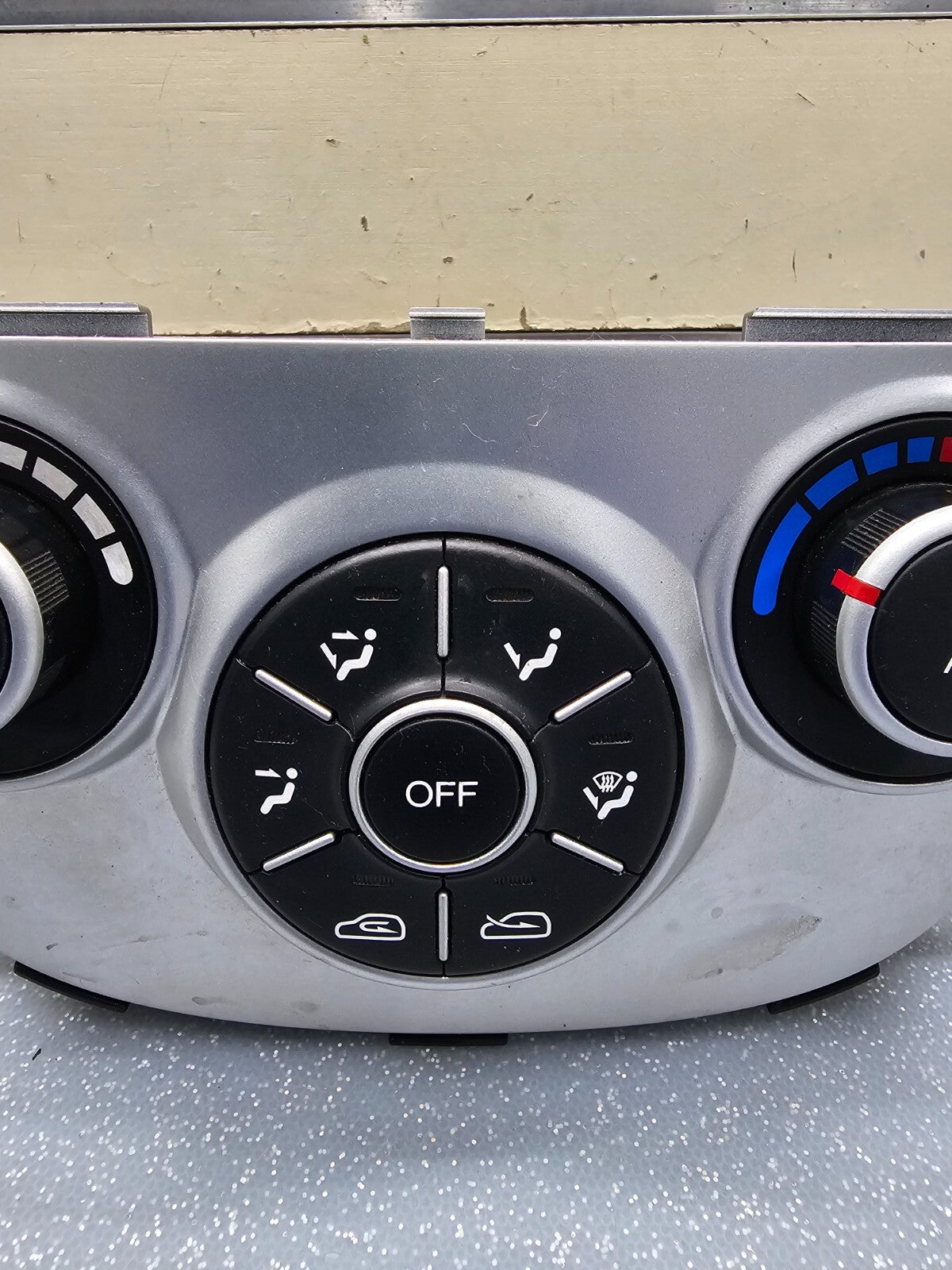10-12 HYUNDAI SANTA FE Dash AC Heater Temperature Climate Control Conditioner