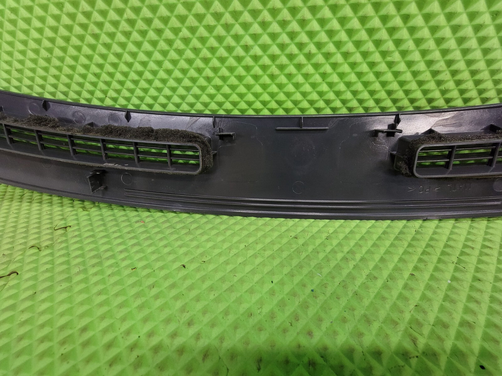 🔥2005-2007 CHRYSLER 300 UPPER DASHBOARD PAD TRIM DEFROSTER PANEL OEM BLACK DP5