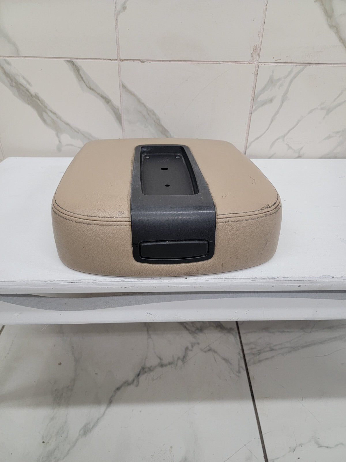 07-14 Silverado Sierra Center Console Armrest Lid Leather Cover Assembly Tan L19