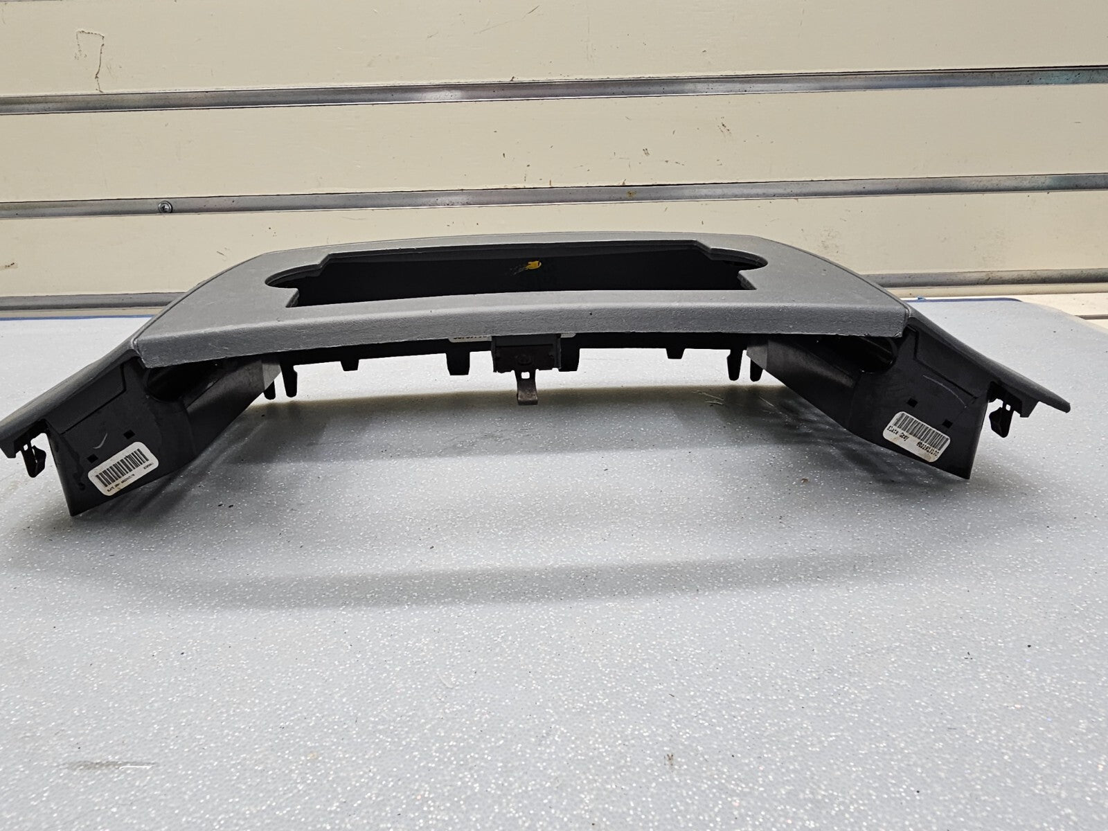 05-07 Jeep Grand Cherokee Center Radio Dash Bezel Trim Panel Surround Balck B30
