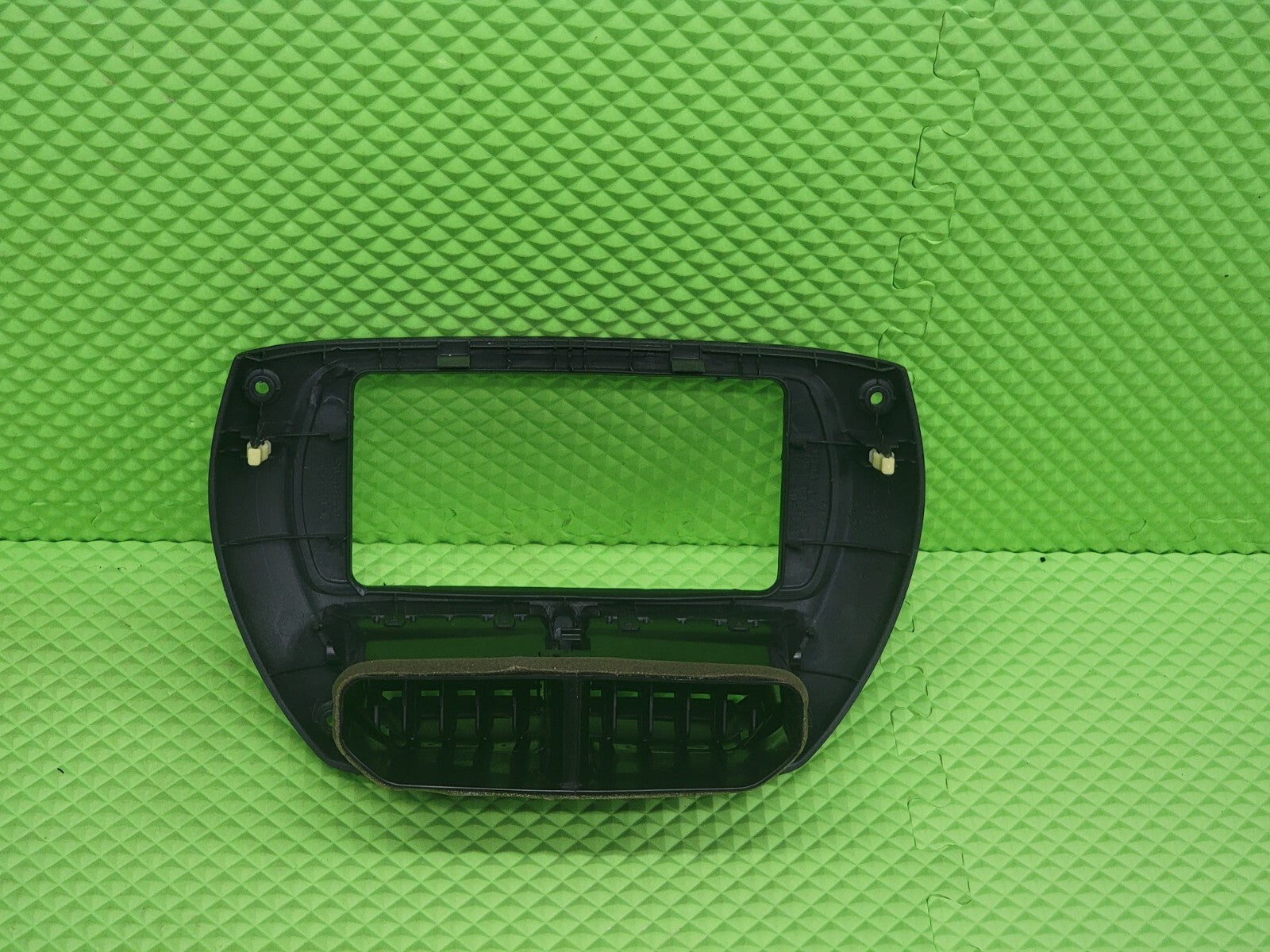 🔥2001-2003 Toyota Rav4 Center Dash Molding Trim Air Vents Radio Bezel gray B57