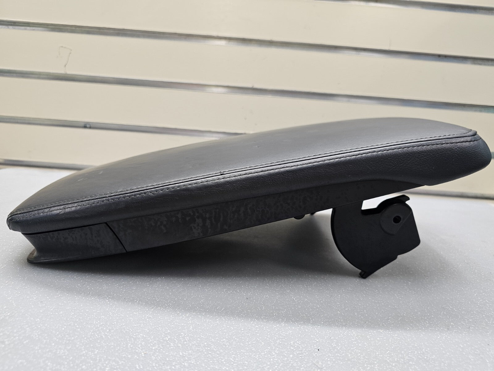 06-11 LEXUS GS350 GS450 CENTER CONSOLE ARMREST COVER LID LEATHER ASSEMBLY BLACK
