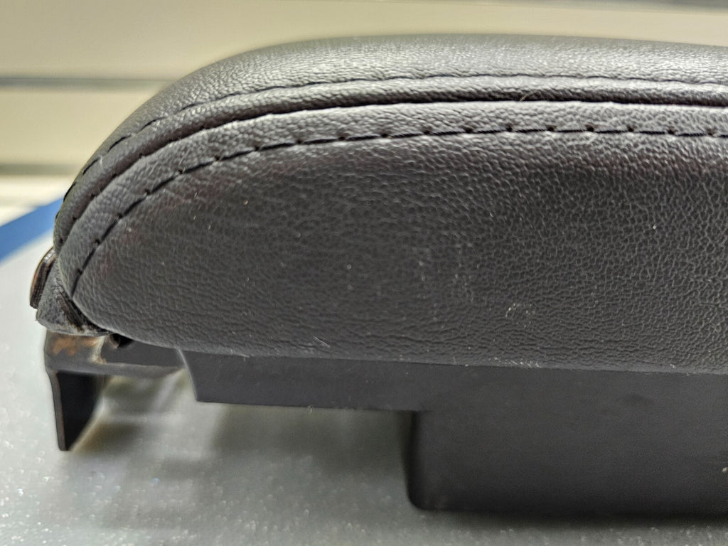 🔥08-12 Chevy Malibu CENTER CONSOLE LID ARMREST ASSEMBLY STORAGE COVER BLACK OEM