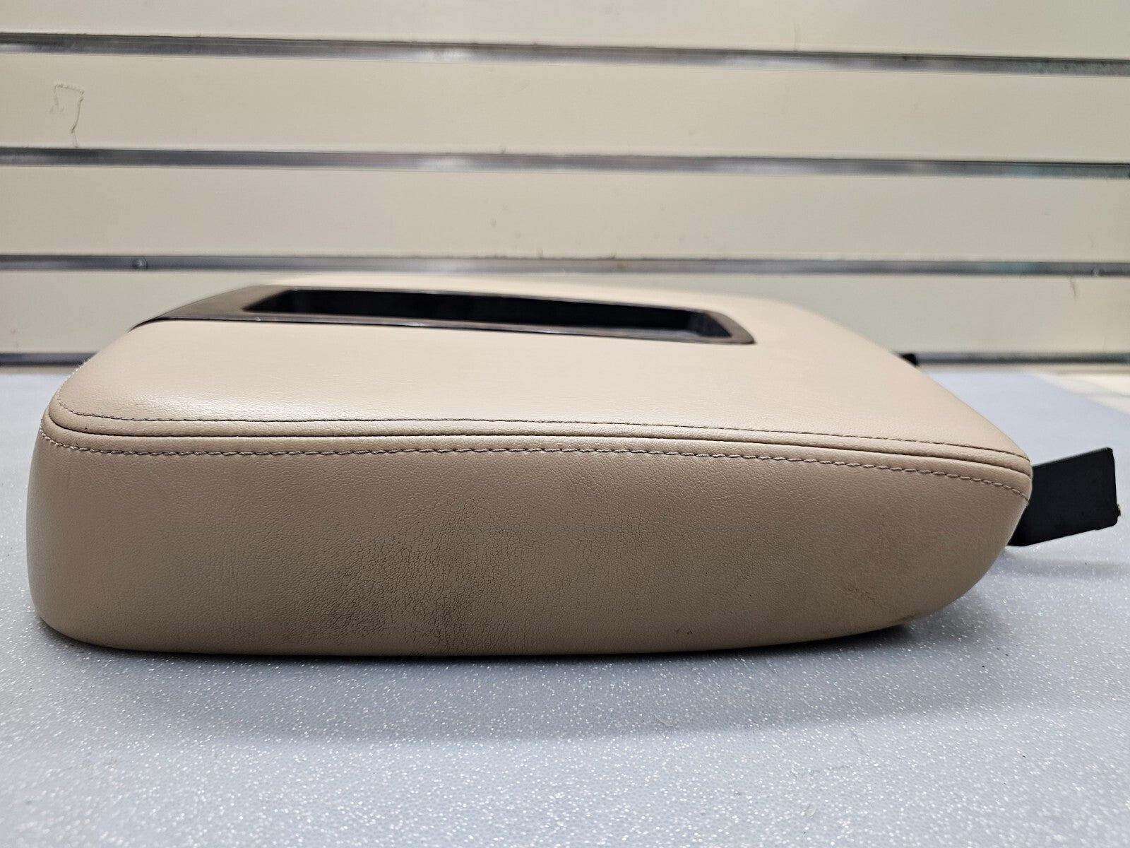 🔥07-13 Tahoe Suburban Yukon Leather Console Lid Armrest Cover Top Pad TAN JS5