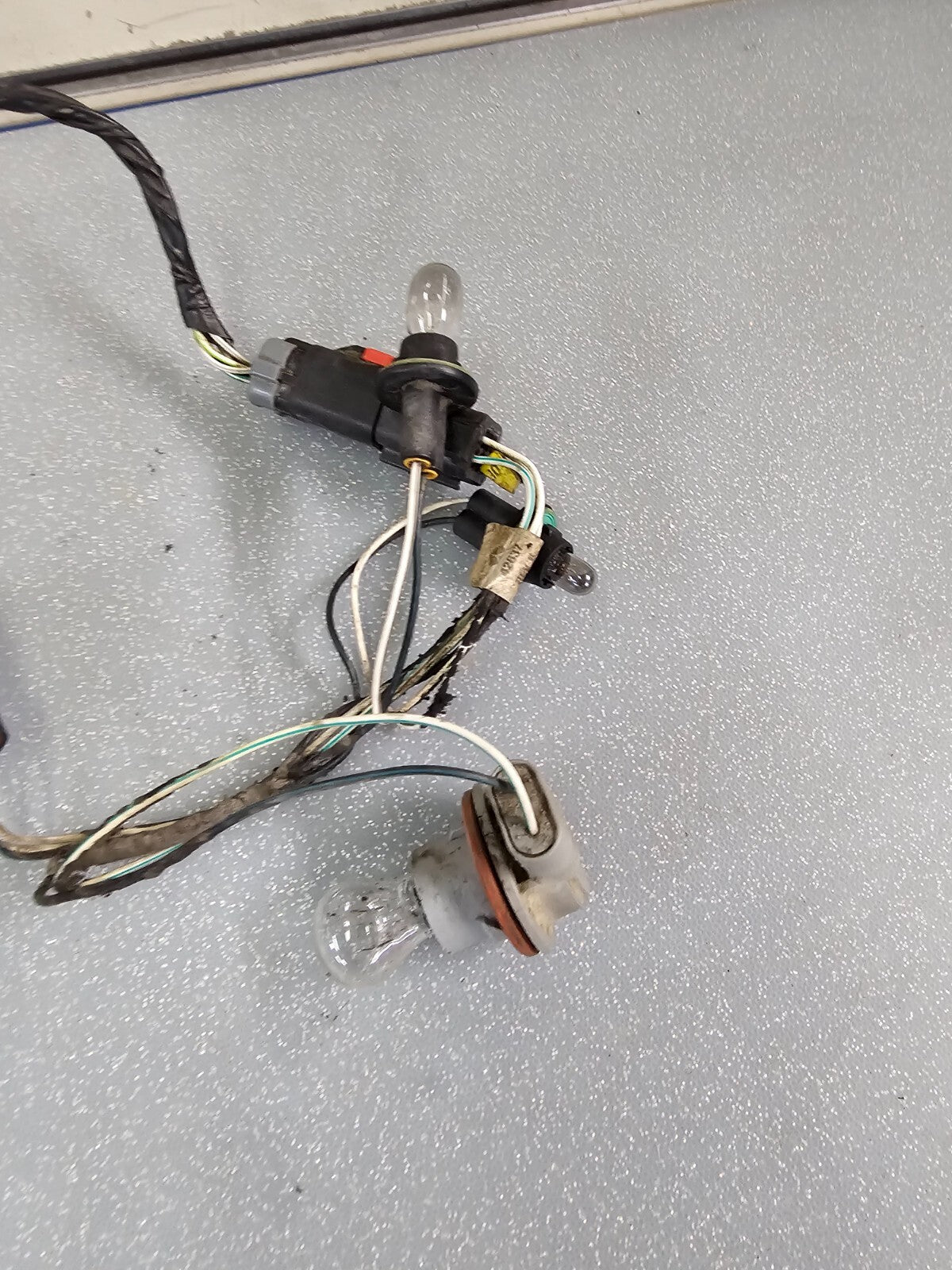 🔥2004 -2008 Chrysler Pacifica left or right tail light wiring harness OEM