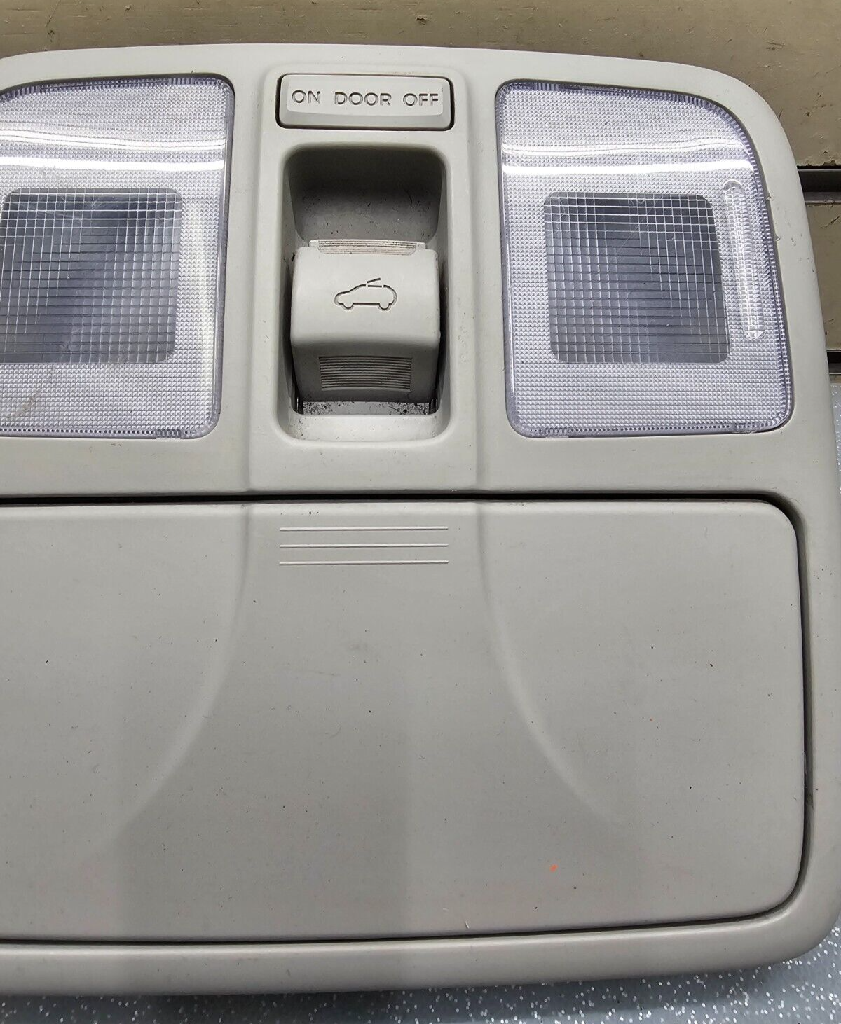 10-15 HYUNDAI IX35 OVERHEAD CONSOLE INTERIOR SUNROOF DOME MAP LIGHT LAMP LT GRAY