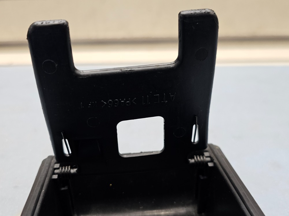🔥01-05 Hyundai Santa Fe Center Console Ashtray Ash Tray Black