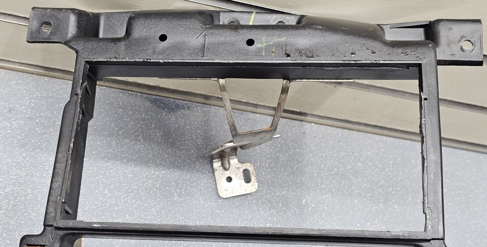 97-03 Ford F150 EXPEDITION DASH RADIO BEZEL HEATER CLIMATE CONTROL BRACKET BLACK
