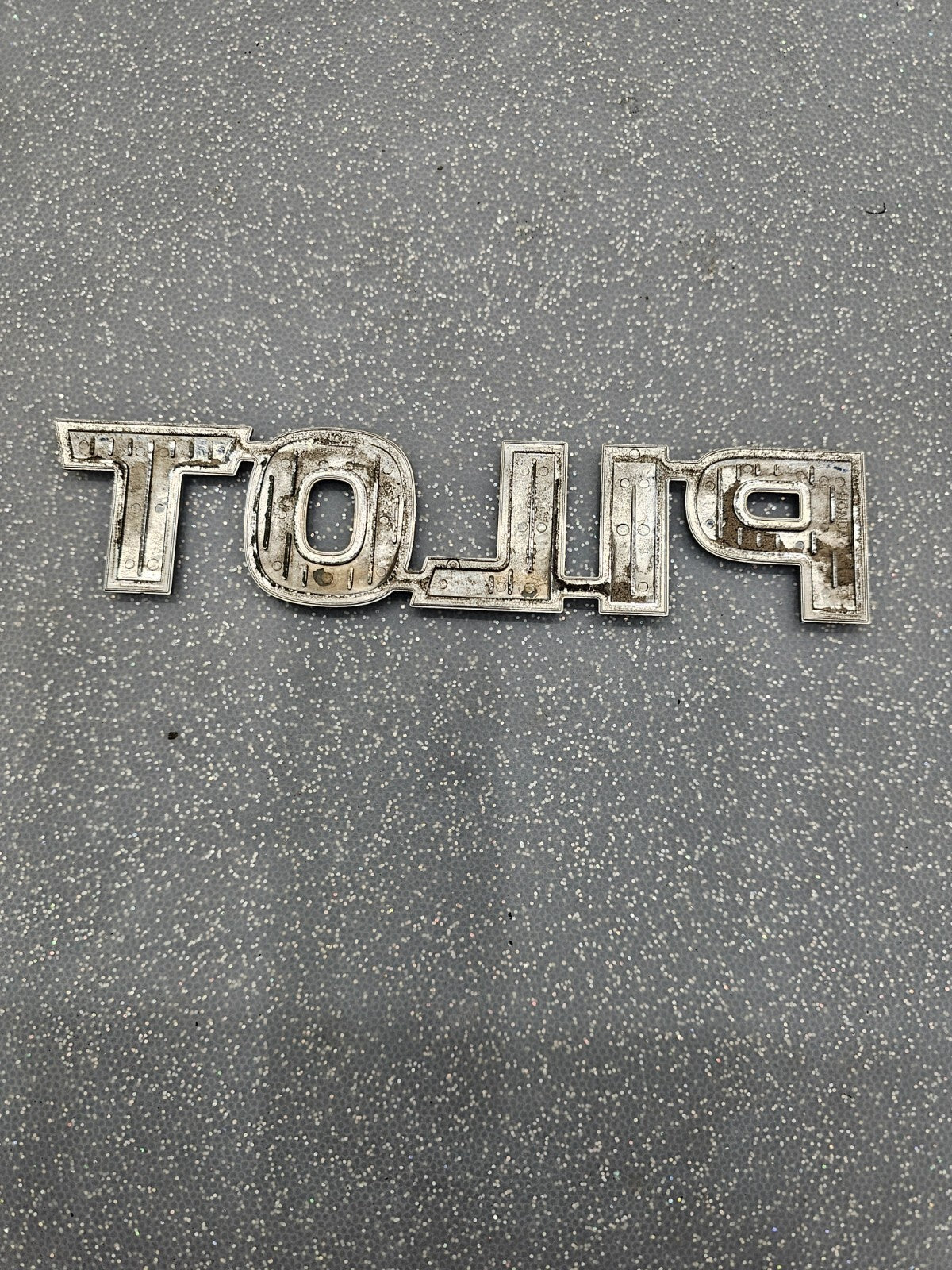 🔥2003-2008 HONDA PILOT REAR LID CHROME CENTER EMBLEM LOGO NAMEPLATE BADGE OEM