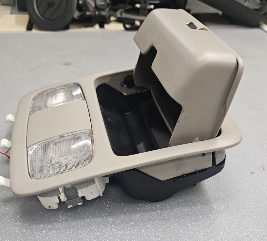 🔥02-06 Toyota CAMRY 4RUNNER Overhead Console DOME Light Lamp🔴Storage TAN 012