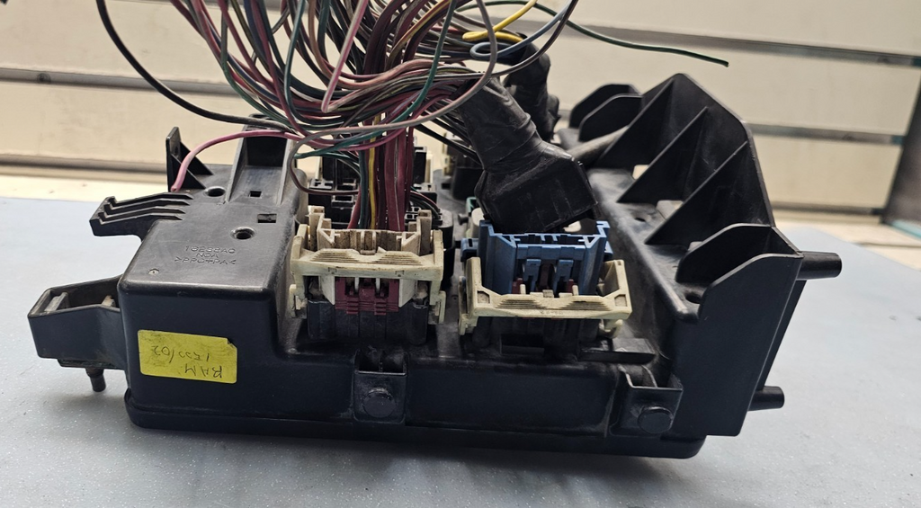 🔥02-05 Dodge Ram Engine TIPM Fuse Box Junction Body Control Distribution Module