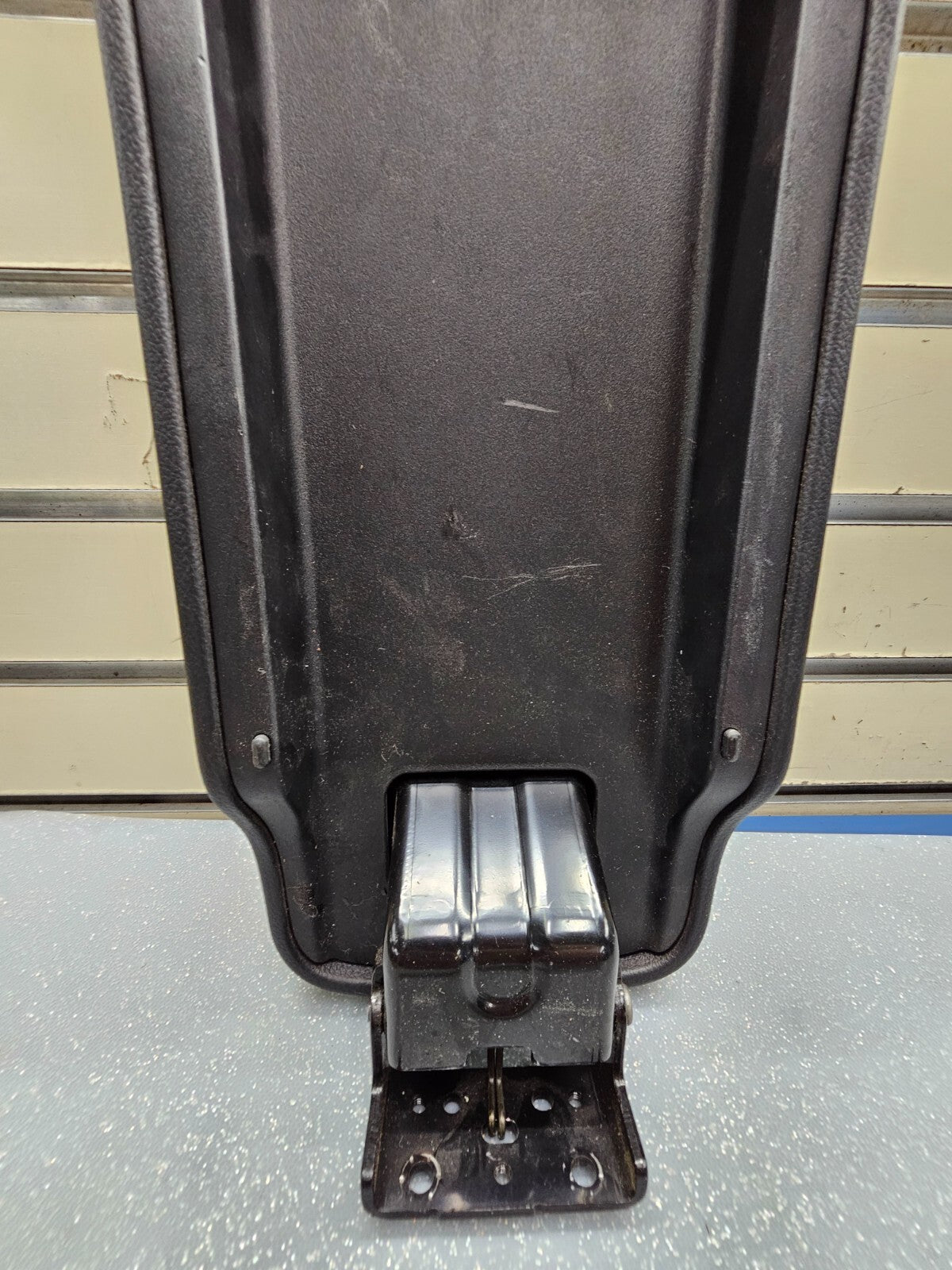 02-06 CAMRY SOLARA LEXUS ES330 CENTER CONSOLE LID ARM REST COVER ASSEMBLY BLACK