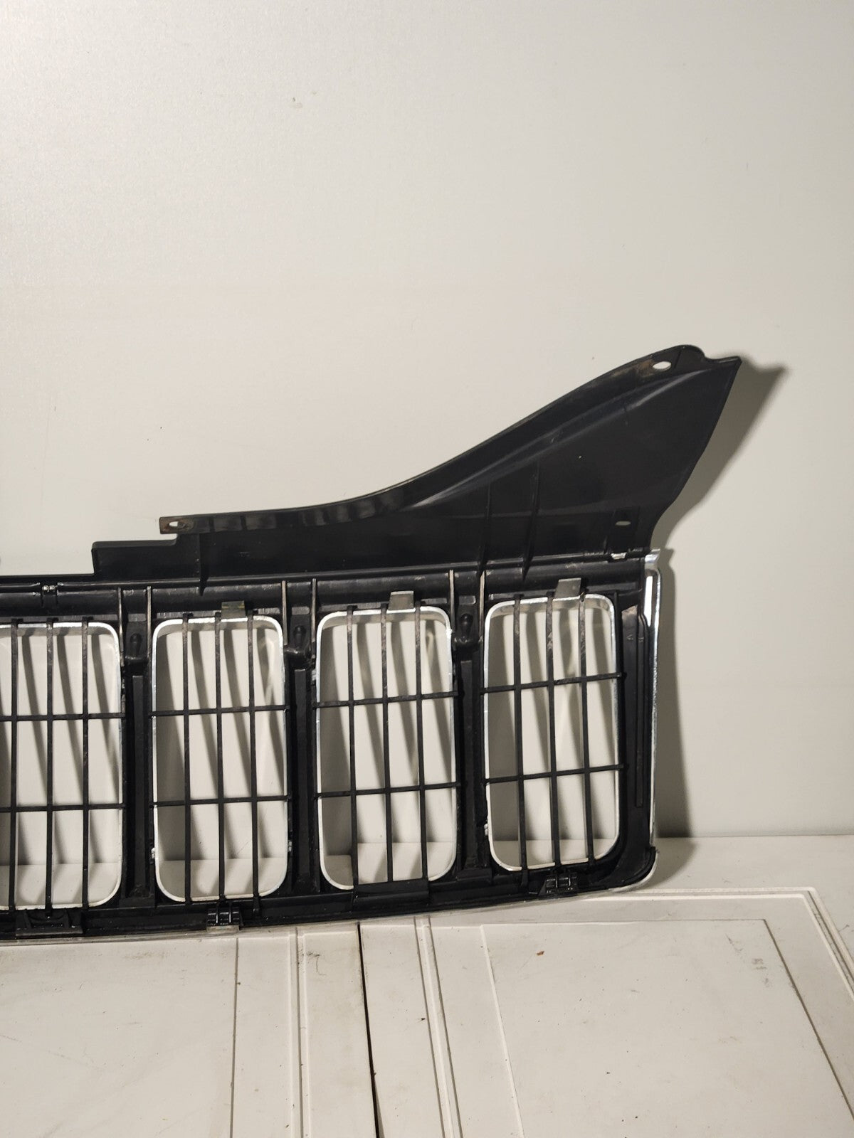 2005-2007 Jeep Grand Cherokee WK Front Grille Bezel Chrome Free Shipping SIL