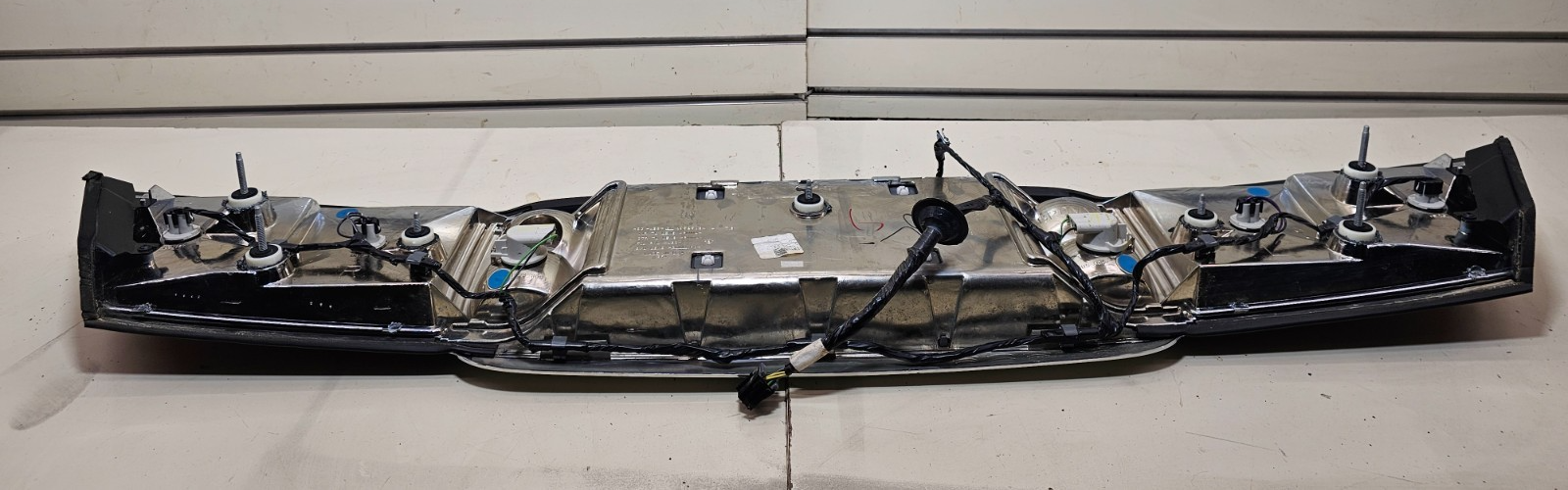 00-05 Buick LESABRE Trunk Rear Center Tail Light Brake Light Lamp Panel Assembly