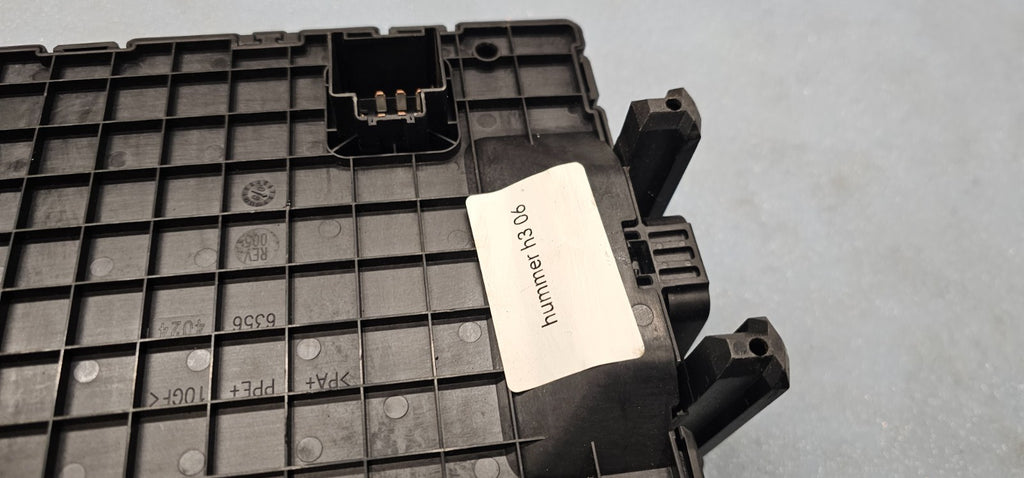🔥06-07 HUMMER H3 FRONT ENGINE COMPARTMENT FUSE RELAY JUNCTION BOX OEM