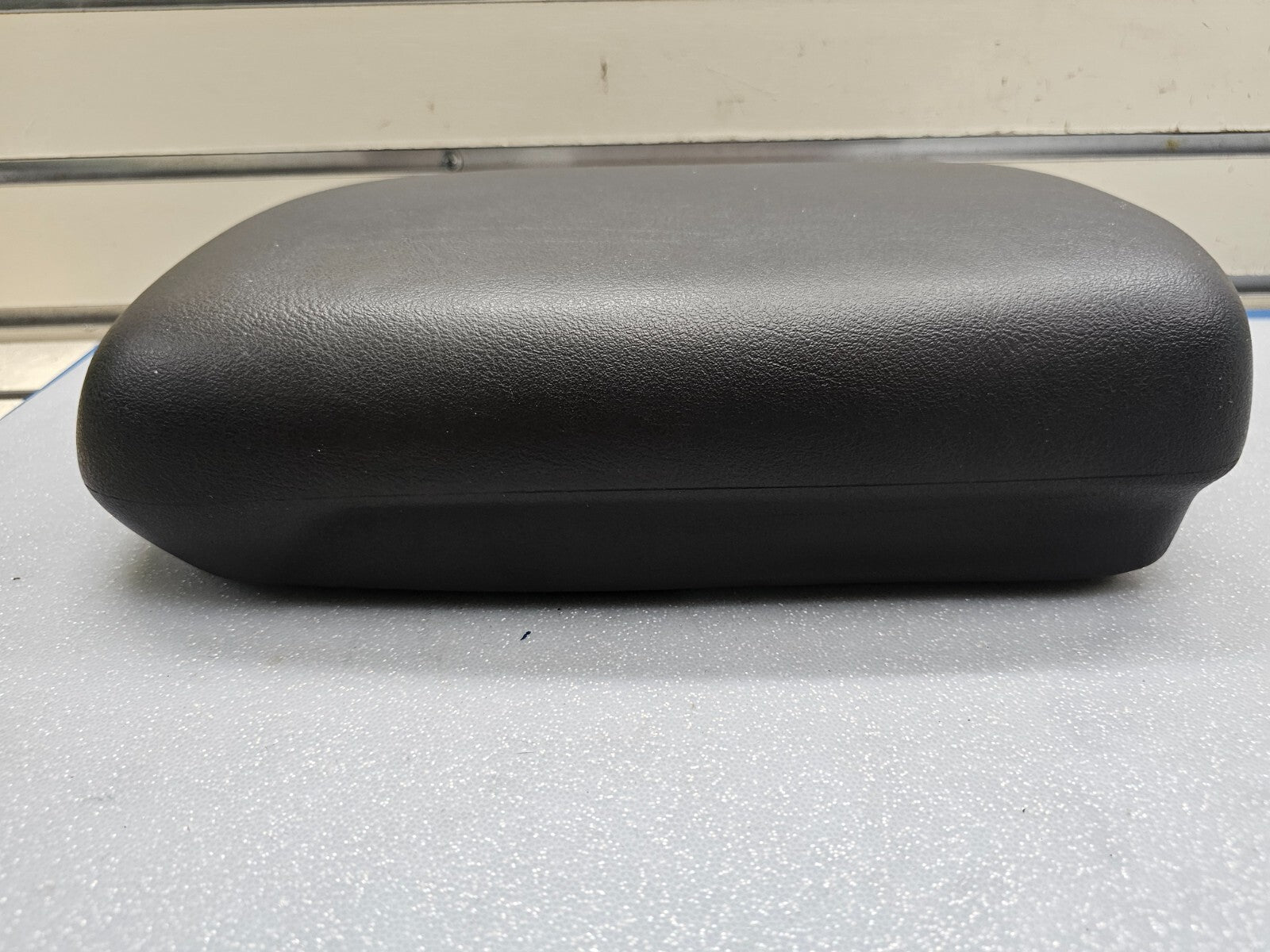 17-18 HYUNDAI ELANTRA Front Center Console Lid Arm Rest Cover Leather BLACK OEM