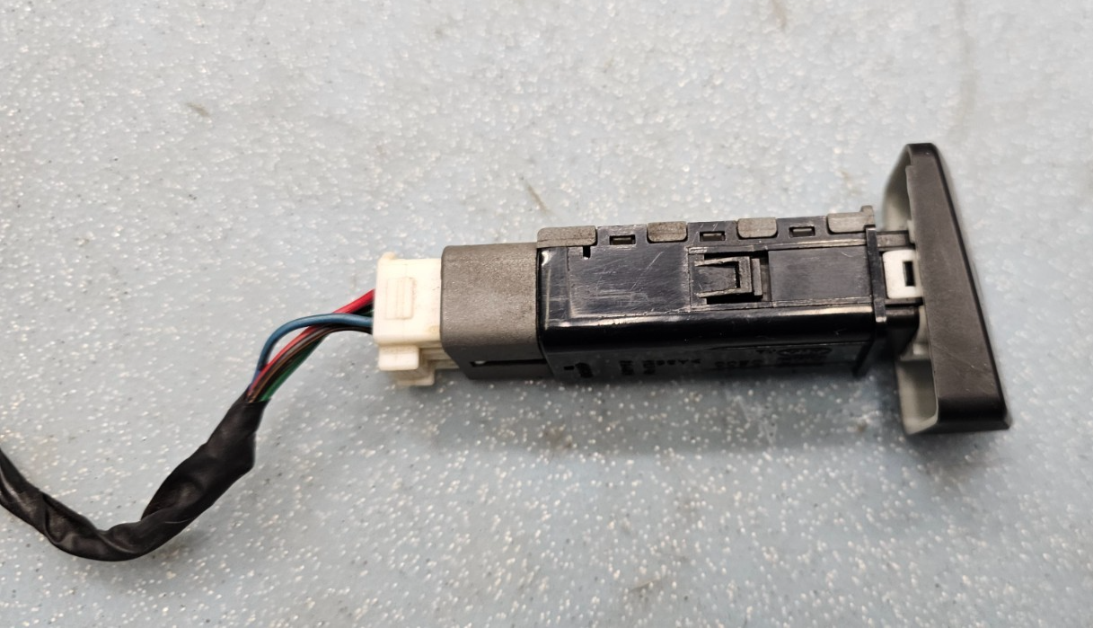 🔥2000-2006 Hyundai Santa Fe Rear Defrost Switch Button OEM BLACK