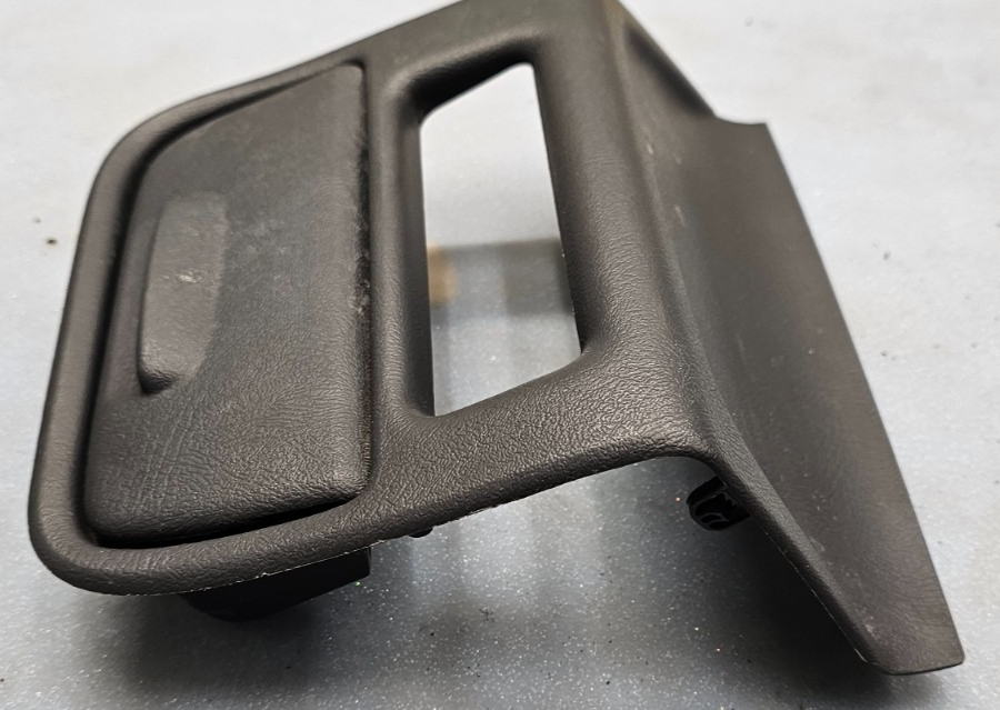 🔥99-02 SILVERADO TAHOE SIERRA CENTER CONSOLE FRONT LOWER BEZEL STORAGE BLACK
