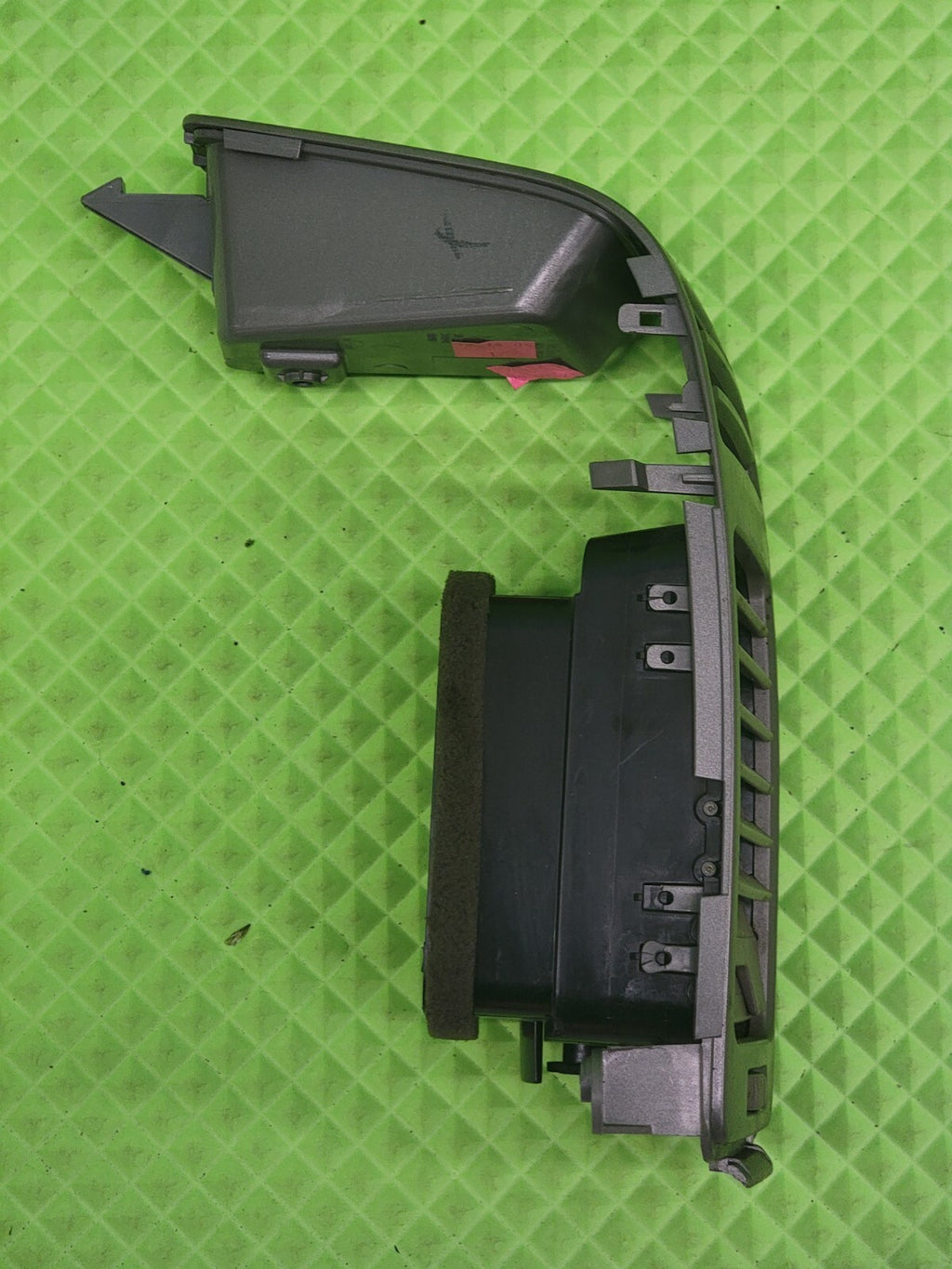 04-07 NISSAN TITAN ARMADA QX56 OEM CHARCOAL LEFT DRIVER VENT BEZEL TRIM Gray
