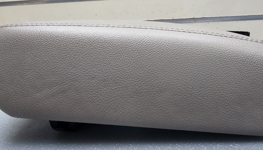 🔥15-18 KIA SEDONA Front Floor Console Lid Armrest Top Pad Storage Assembly Tan